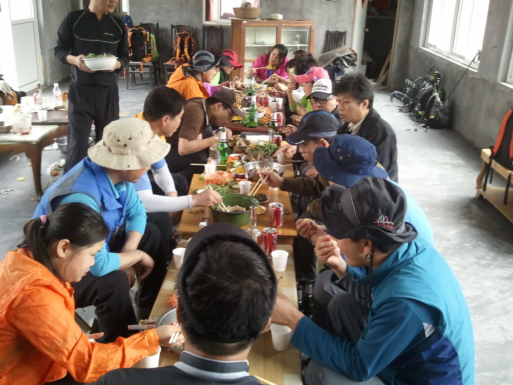 산닭백숙 이미지