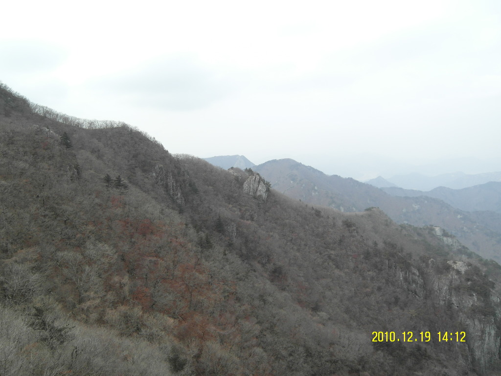 독수리 바위 이미지