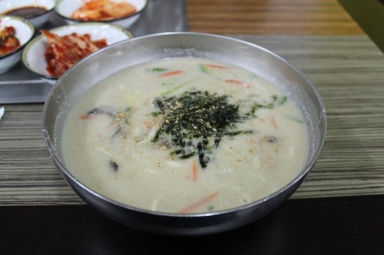 능이칼국수 이미지
