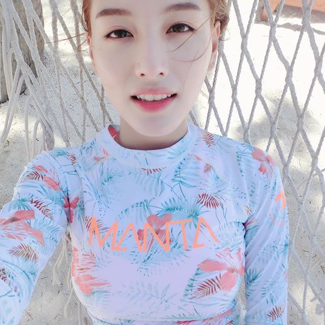 레쉬가드 입고 인스타에 사진올린 레인보우 김재경.jpg | 인스티즈