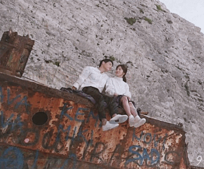 [태양의후예] 송중기-송혜교 엔딩 키스신.gif | 인스티즈