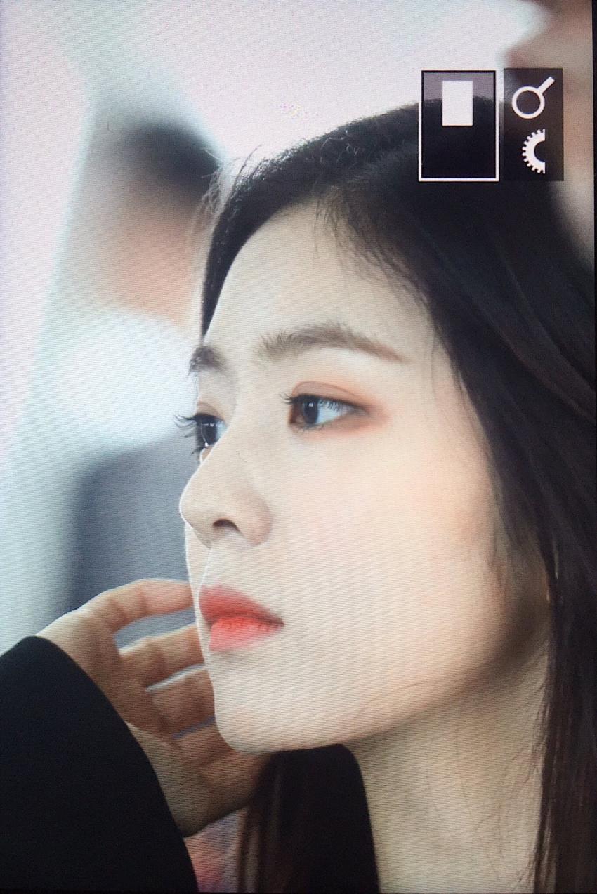 오늘자 출국하는 레드벨벳.jpg | 인스티즈