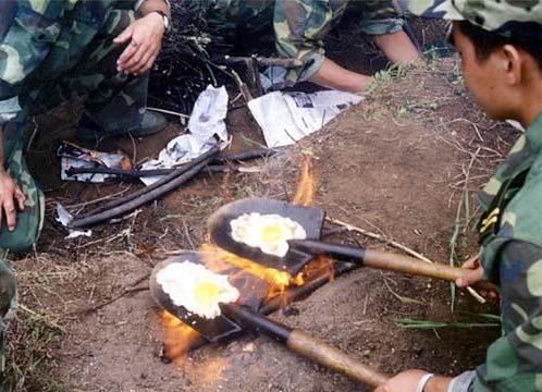 군생활하면서 삽자루에 계란후라이를.... | 인스티즈