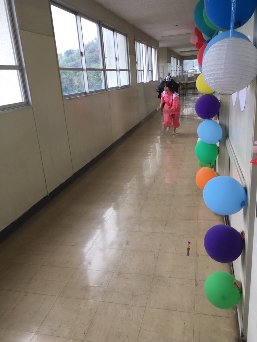 어떤 영화의 유명한 씬이 문화제에서 벌어지고 있었다.twt | 인스티즈