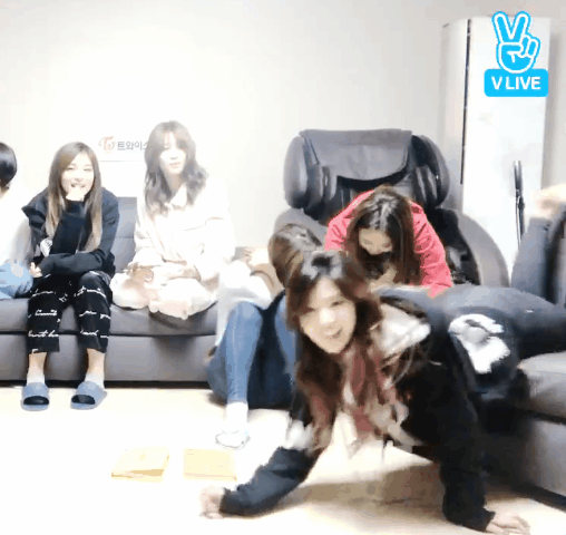 애교하면 미나토자키 사나.gif | 인스티즈