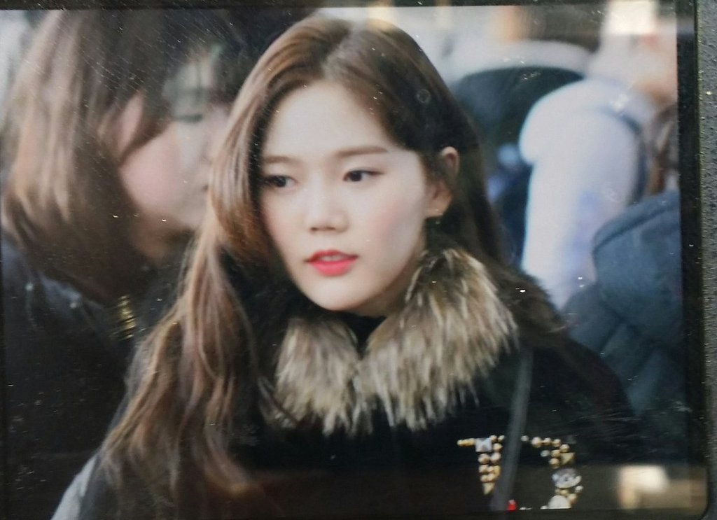오늘자 오마이걸 인천공항 일본 출국 사진.JPG | 인스티즈