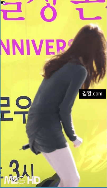 바람이 너무 불어서 당혹스러운 강민경 | 인스티즈