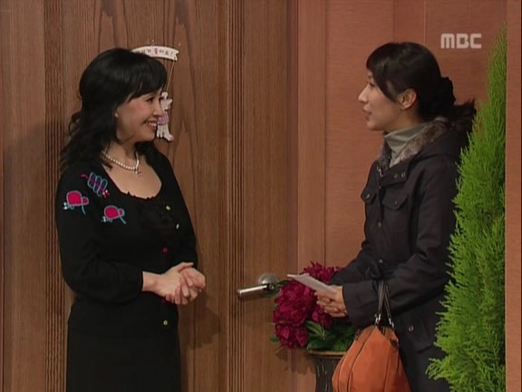 [거침없이하이킥] 가사도우미한테 미안해서 일을 못시키는 문희ㅠㅠ.jpg | 인스티즈