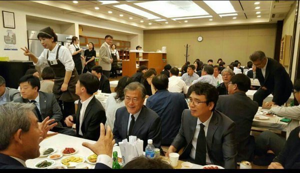 문재인을 정치인으로써 끌어냈던 유시민 | 인스티즈