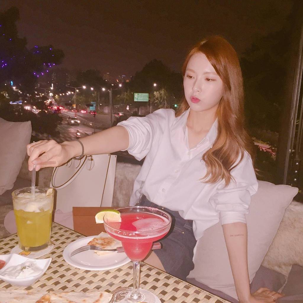 흔치 않은 고급시계 하는 여자아이돌 | 인스티즈