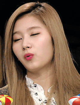 눈의 표정이 아름다운 미나토자키 사나.gif | 인스티즈