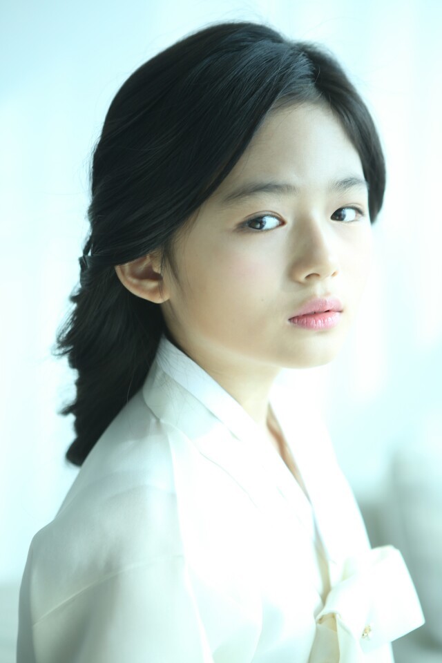 [아가씨] 많은 사람들이 실제 일본인인줄 아는 김민희 아역 .JPG | 인스티즈