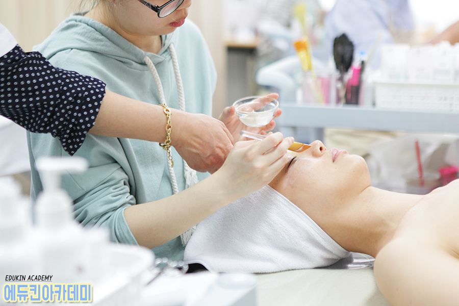 온:피부미용아카데미학원 이미지