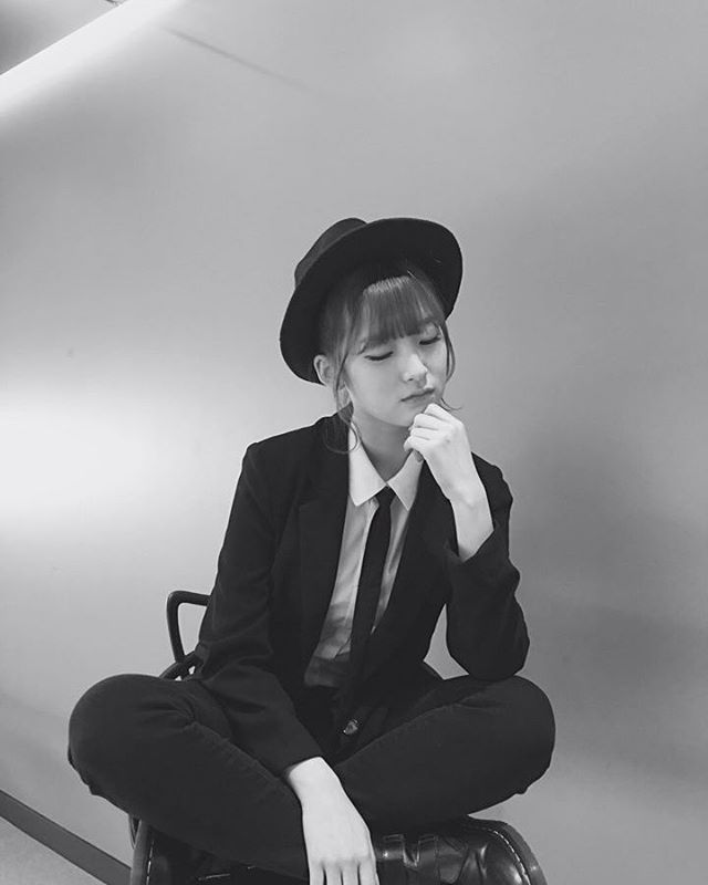 오마이걸(작년 데뷔한 걸그룹임..) 어제 만우절 개인컷 | 인스티즈