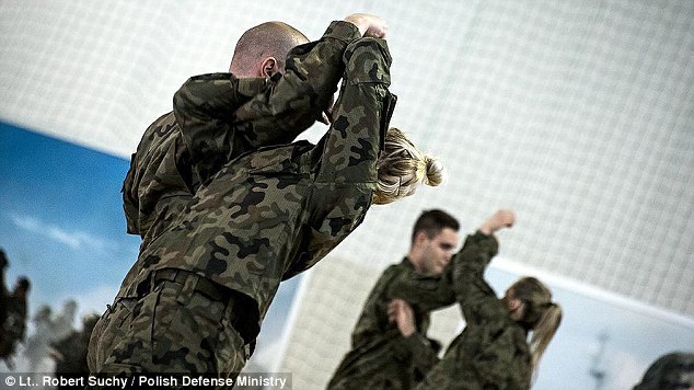 여성들을 위해 무료로 호신술을 가르치는 폴란드 | 인스티즈