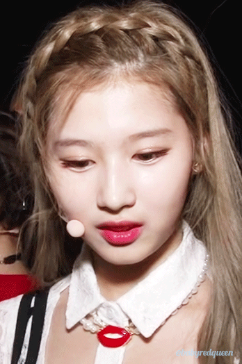 다소 레전드인 사나 .gif | 인스티즈