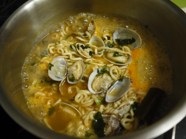 다음 중 라면에 딱 하나만 넣을 수 있다면 넣고 싶은것은? | 인스티즈