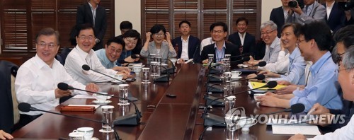 오늘자 지각한 임종석 비서실장.jpg | 인스티즈