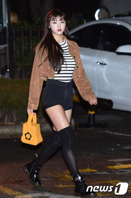 오늘자 뮤뱅 출근길 오마이걸 유아.jpg | 인스티즈
