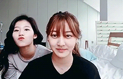 [트와이스] 뽀뽀하는 사나.gif | 인스티즈