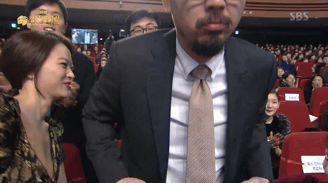 오늘자 청룡영화제 천우희ㄷㄷㄷ.gif | 인스티즈