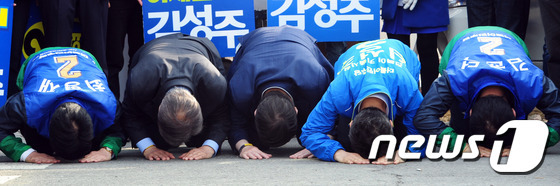 [문재인] 오늘은 전주 지원 유세하러 방문하신 문재인 전 대표.jpg | 인스티즈