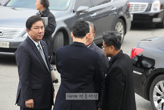문재인의 아픈 손가락 두남자 | 인스티즈