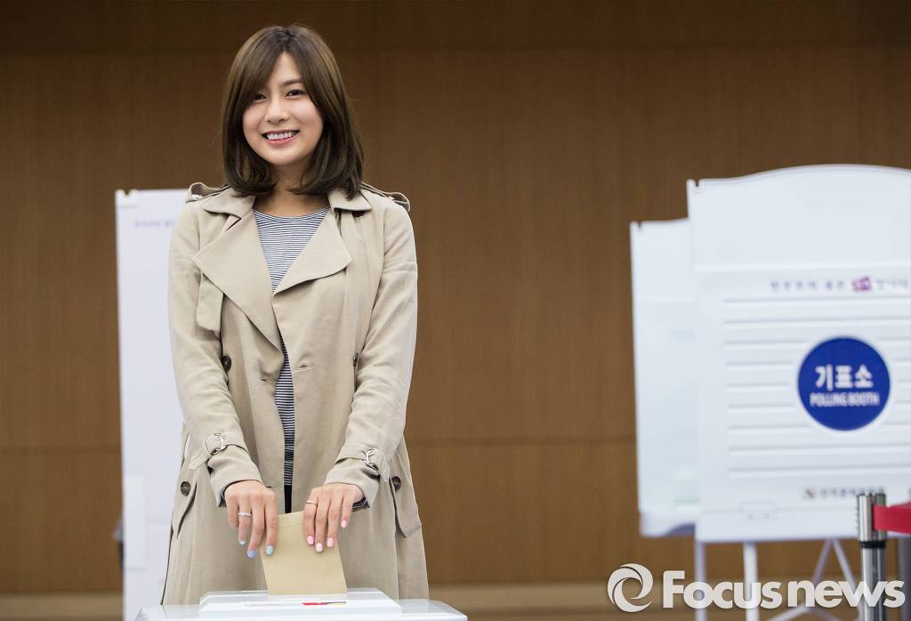 큰 사진으로 보는 오늘자 에이핑크 오하영-조보아-AOA 설현.jpg (20대 총선 사전 투표) | 인스티즈