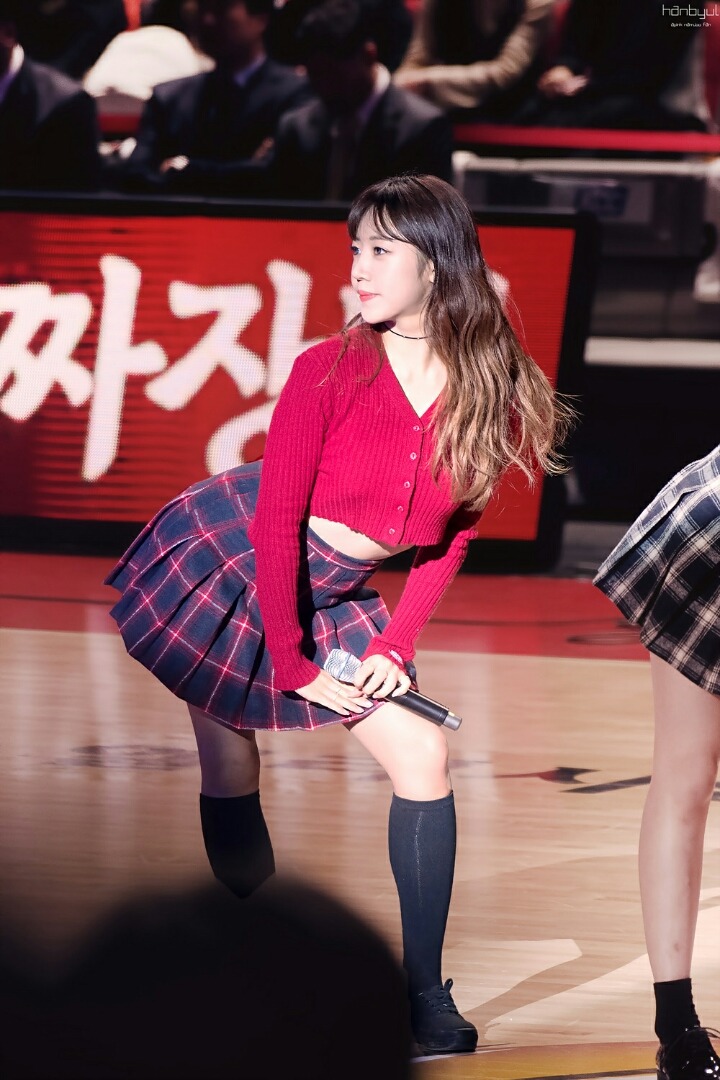 예쁜 몸매 라인을 가진 에이핑크 남주.jpgif | 인스티즈
