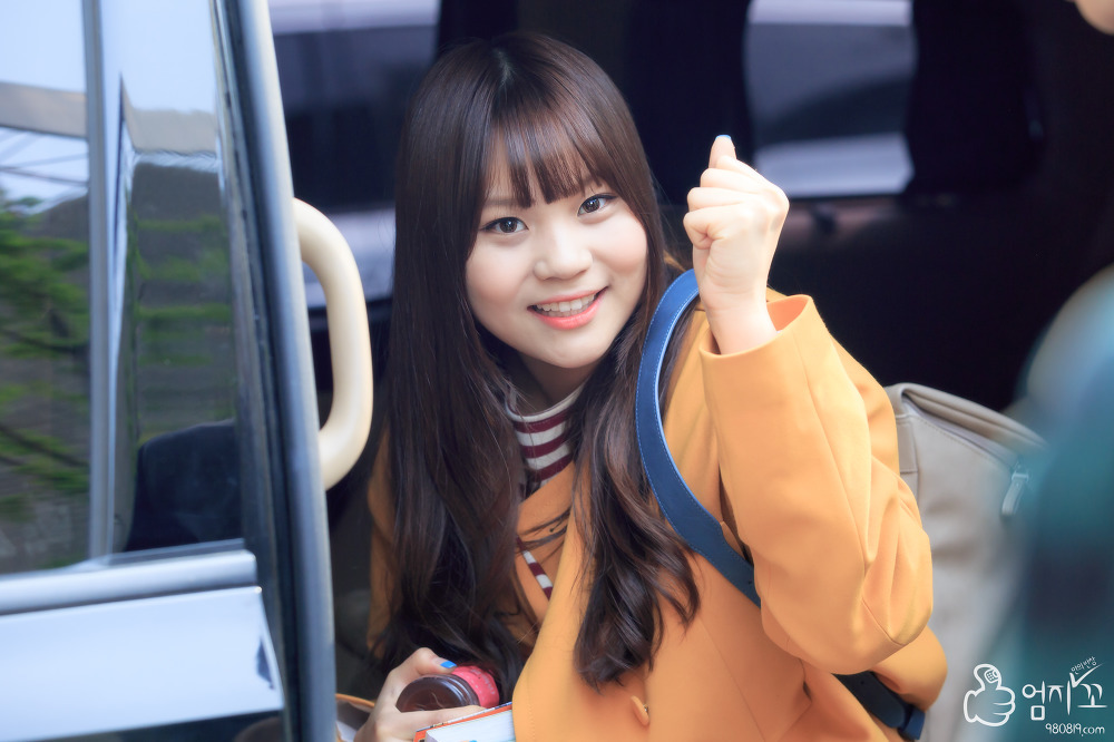 노란옷이 잘어울리는 여자친구 엄지.JPG | 인스티즈