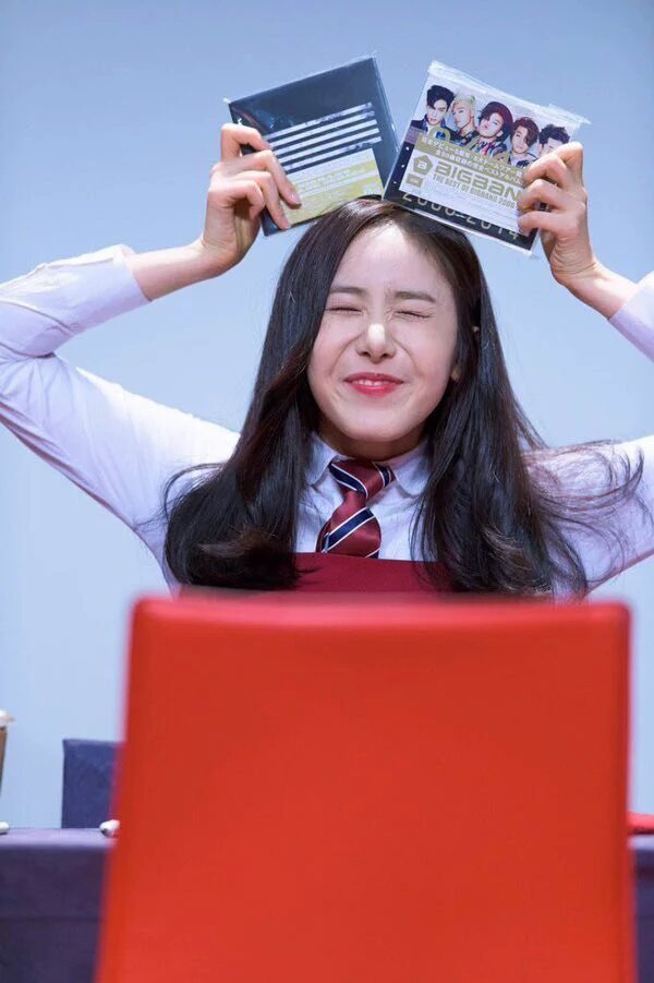 팬싸에서 다른 아이돌 관련 선물 받았던 아이돌들 | 인스티즈