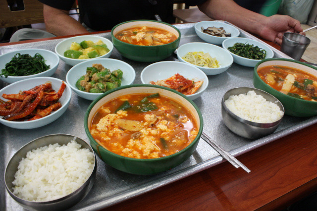 하루종일 안 먹고 한끼 선택해야 한다면 국밥 vs 백반 | 인스티즈