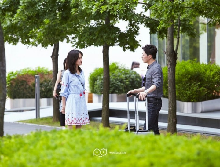 '질투의 화신' 공효진 스틸컷 공개…기상캐스터 하기 힘드네 '공무룩' | 인스티즈