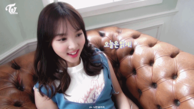 트와이스) 시즌그리팅 나연 움짤 | 인스티즈