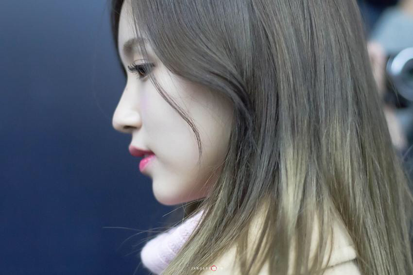 모모링히잉...가기싫어라고 말하는듯한 161111 김포공항 +미나 | 인스티즈