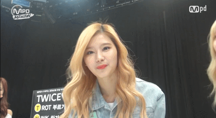 [트와이스] 윙크 깎는 장인.gif | 인스티즈