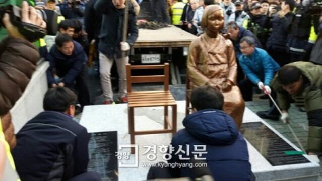 부산 동구의 소녀상 철거를 보면서 일본은 무슨 생각을 할까.jpg | 인스티즈