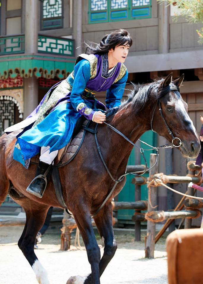 [화랑] 미술팀이 열일한듯한 배경과 의상 모음.jpg | 인스티즈
