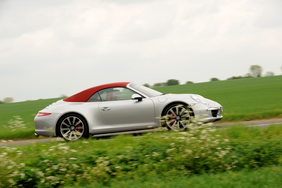 포르쉐 911 카레라 vs 재규어 F-Type | 인스티즈