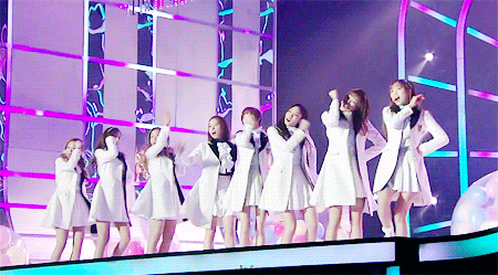 ize에서 뽑은 2015년 최고의 의상으로 선정되었던 러블리즈 의상 | 인스티즈