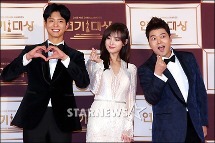 kbs 연기대상 mc 박보검 김지원 저년무 레드카펫.jpg | 인스티즈