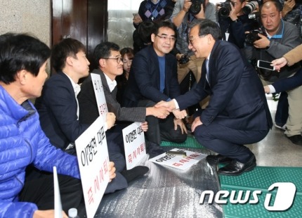 오늘자 이준석 단식 농성 보러간 이정현ㅋㅋㅋㅋ | 인스티즈