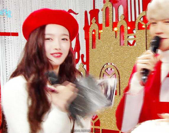모자 쓴 김유정.gif | 인스티즈