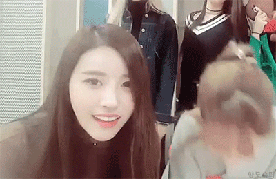 러블리즈의 뽀뽀 릴레이.gif | 인스티즈