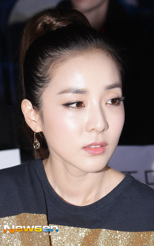 오늘자 패션쇼에서 산다라박 피부.jpg | 인스티즈