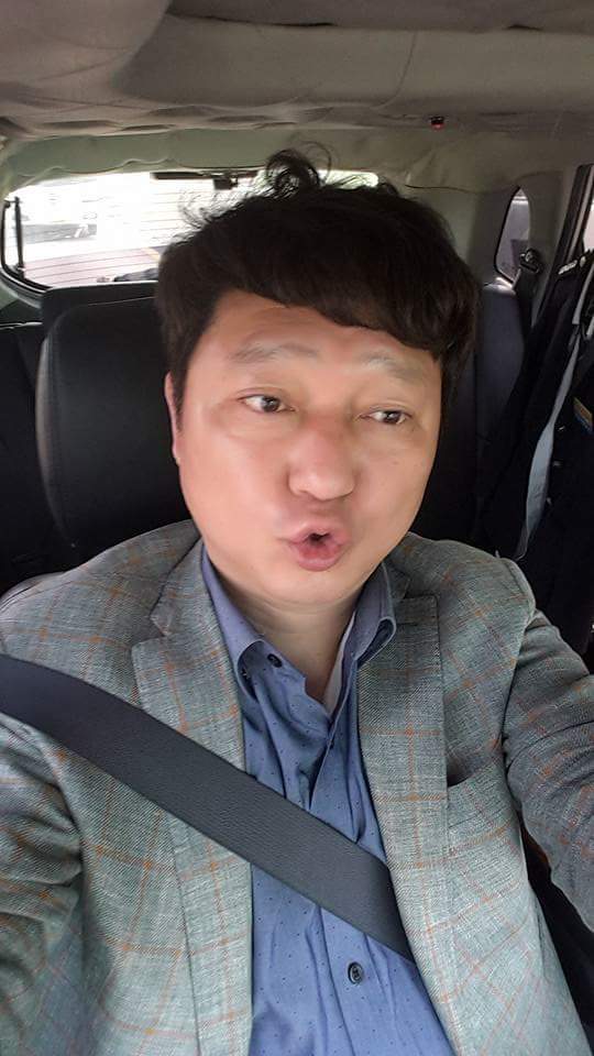 요즘 셀카 연습중인것 같은 최재성의원(+노무현대통령 사가관련 글) | 인스티즈