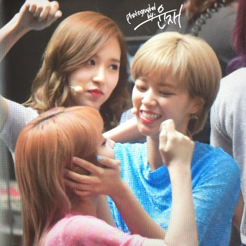 [twice] 오늘 DMC무대 하는 트와이스 리허설 짤 몇개.gif | 인스티즈