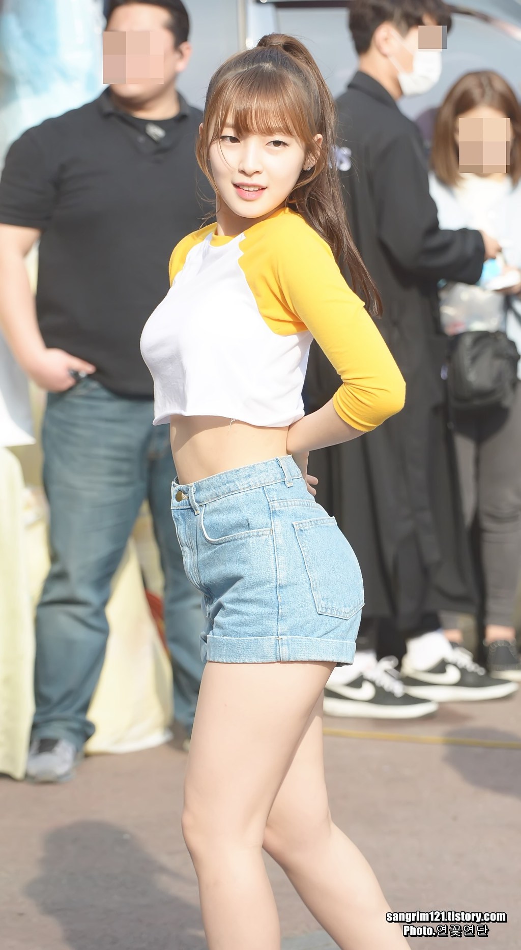 오마이걸 아린 길거리 공연 사진 | 인스티즈