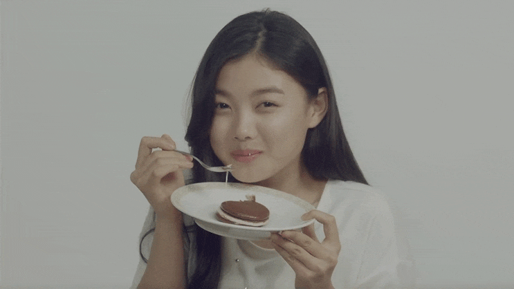 유정이가 추천하는 초코파이 맛있게 먹는 법.jpgif | 인스티즈