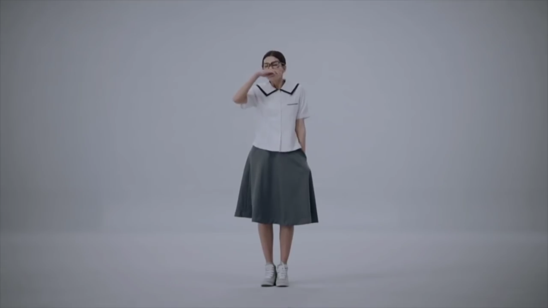 학생들한테마저 짧고 타이트한 핏을 강조하는 교복광고 | 인스티즈